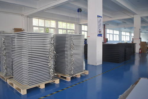 Líneas de producción de cajas de luz LED a pleno rendimiento: Satisfaciendo la demanda norteamericana con calidad y rapidez