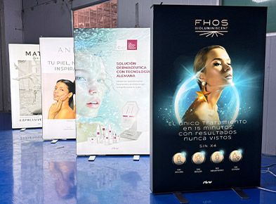 Mejora tu señalización con las cajas de luz LED de tela SEG de primera calidad para comercios y exposiciones.