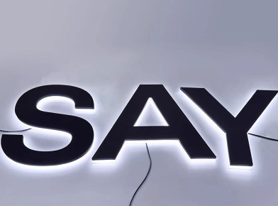 ¿Qué son las letras corpóreas retroiluminadas?